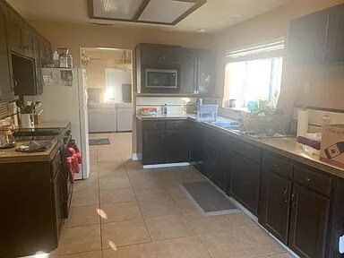 Building Photo - 10487 N Doheny Dr