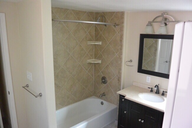 Baño - 151 North 5th Street