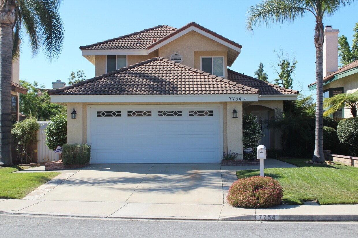 Primary Photo - Gorgeously Remodeled 3 Bedroom Home in Ter...