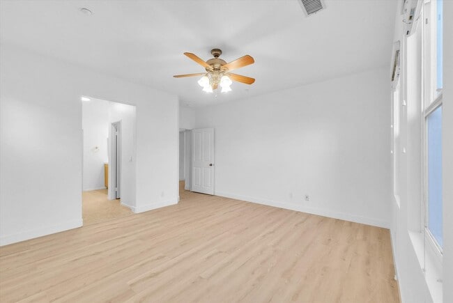 Building Photo - 211 Lockford