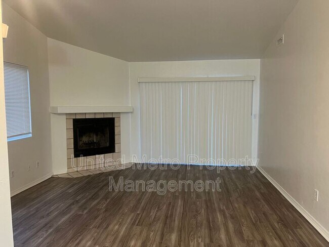Building Photo - 8372 E Lakeshore Dr