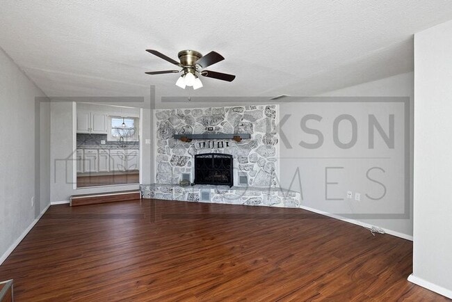 Building Photo - 5812 West Byp