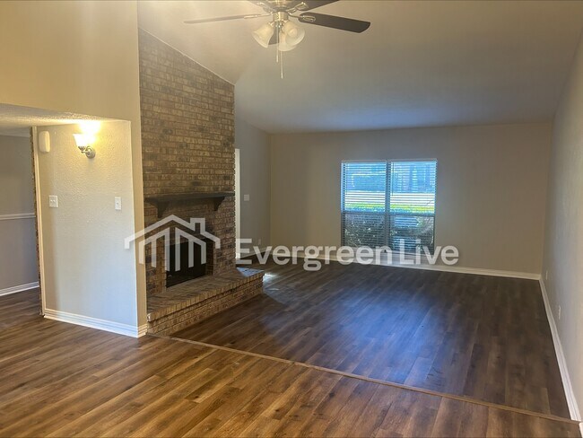 Foto del edificio - 9546 Sophora Dr