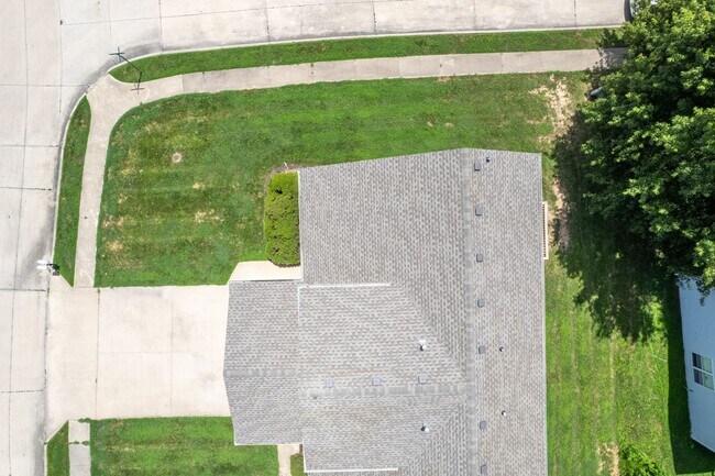 Foto del edificio - 5001-5003 Carrie Ridge Dr.