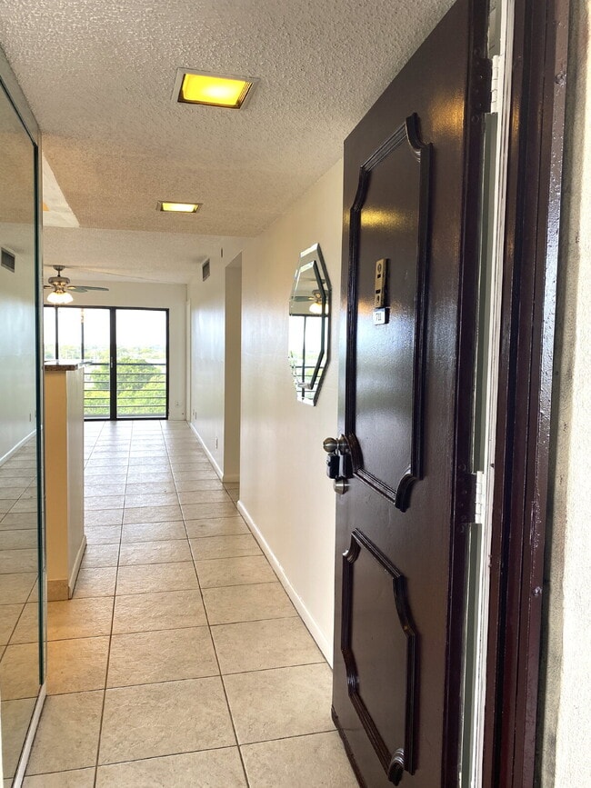 Photo - Cypress Bend Top Floor Private Corner 2/2 Available Now! Apartment