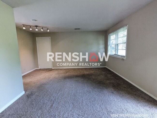 Building Photo - 1292 S. White Station Rd - Move In Ready +...