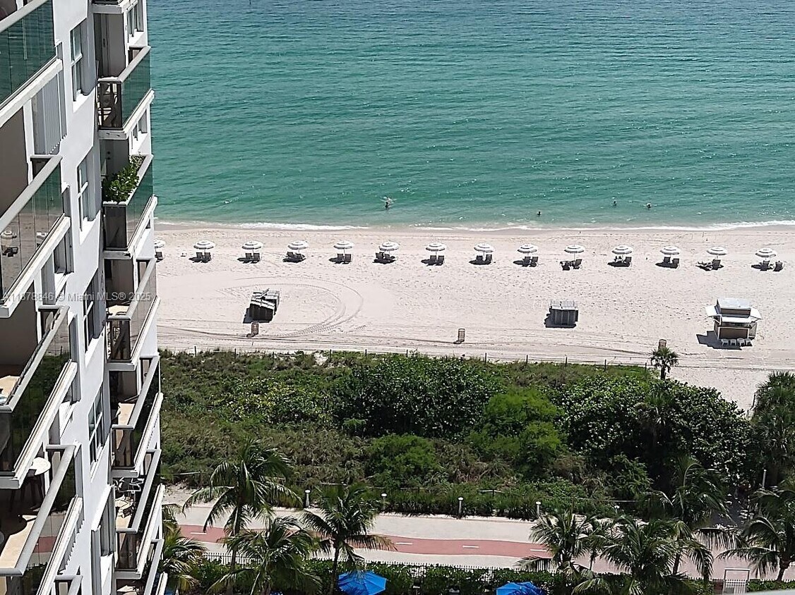 Primary Photo - 6039 Collins Ave
