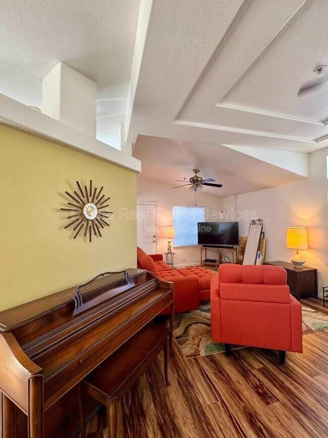 Building Photo - 580 Silverbrook Dr