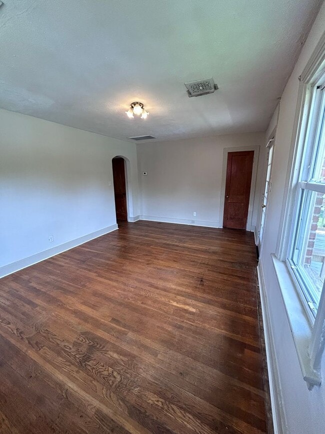 Building Photo - 3241 Woodrow Ave