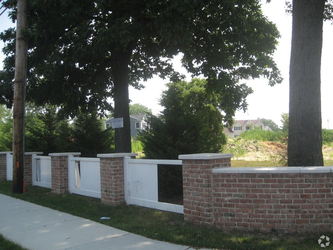 171173 Udall Rd, West Islip, NY 11795 Apartments in West Islip, NY