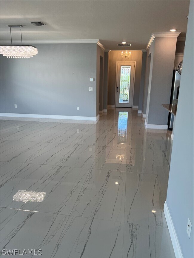 Foto del edificio - 4351 Bluegrass Dr