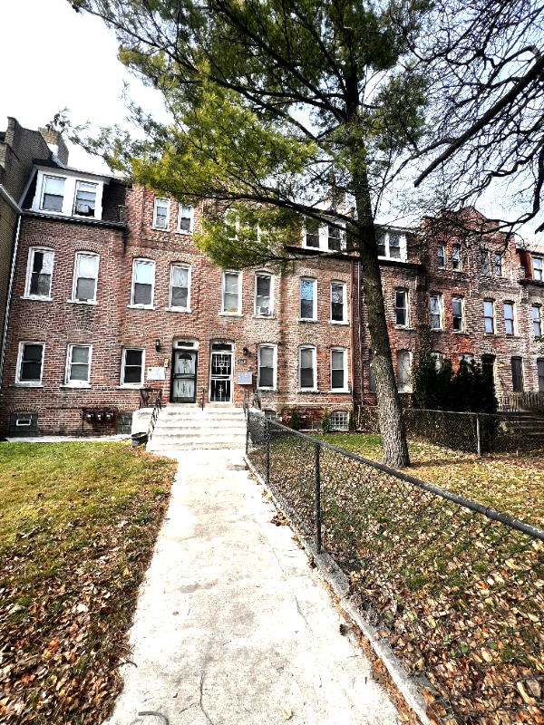 Primary Photo - 10410 S Maryland Ave