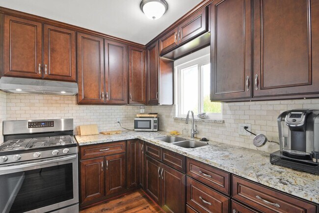 Building Photo - 642 Terrylynn Pl