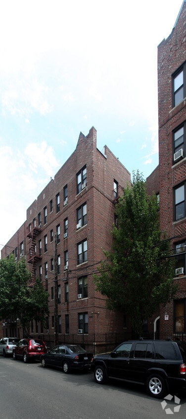 Building Photo - 60-40 Madison St