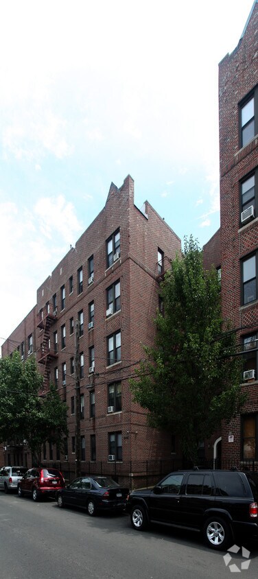 Foto del edificio - 60-40 Madison St