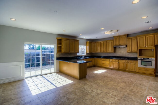 Foto del edificio - 18718 Lanark St