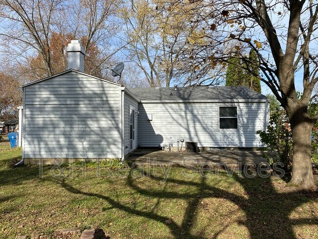 Building Photo - 11319 McDowell Dr