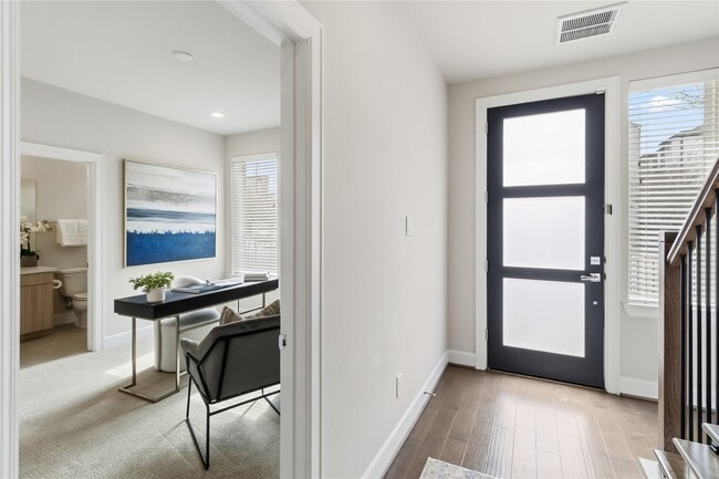 Building Photo - 1509 Elgin St