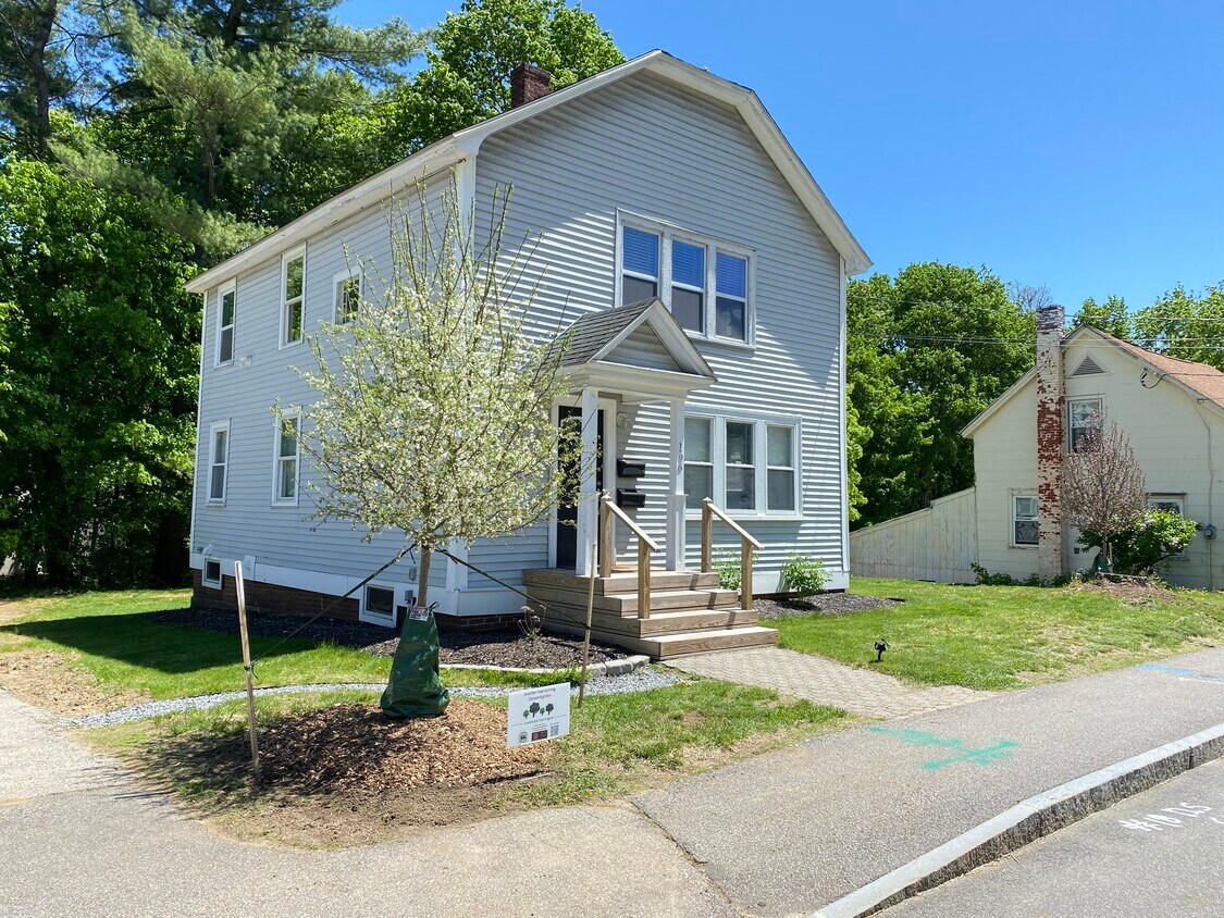 Primary Photo - 196 N State St