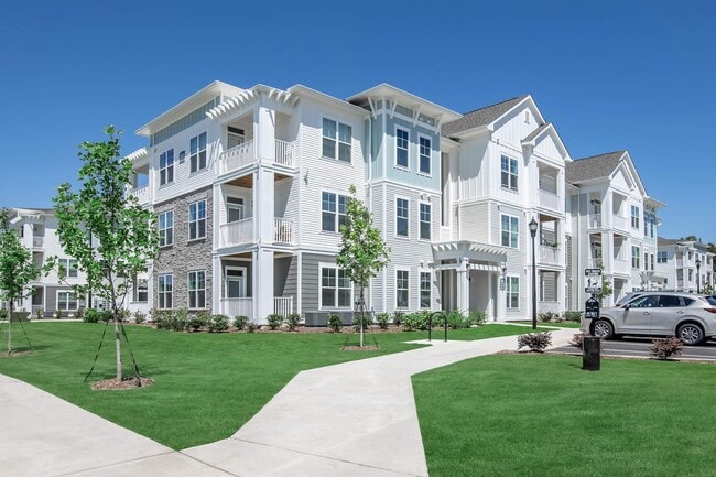 Building Photo - Westgate Landing