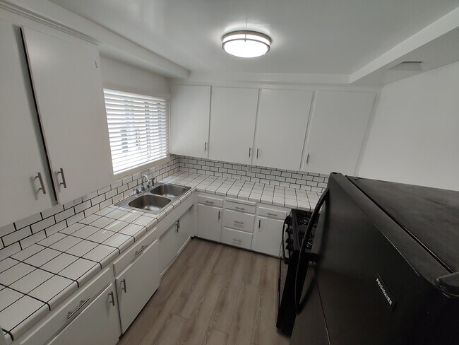 Kitchen - 16124 Sunset Blvd