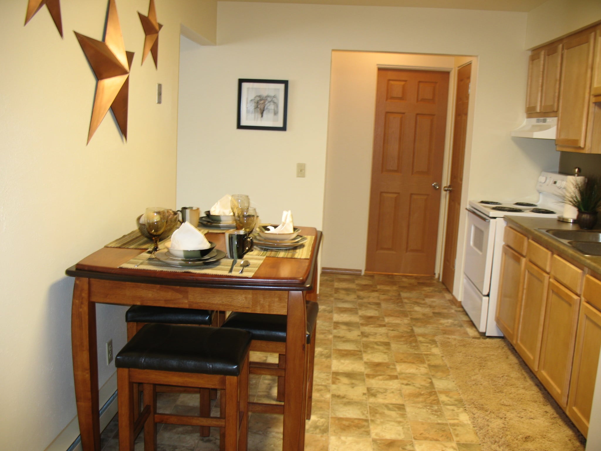 Camelot East Apartments – photo 2