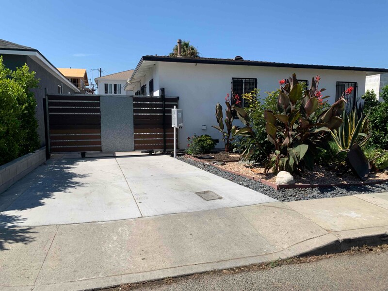 Foto principal - 1732 W 104th St