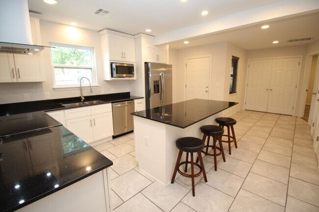 Foto del edificio - 243 N Yukon Ave