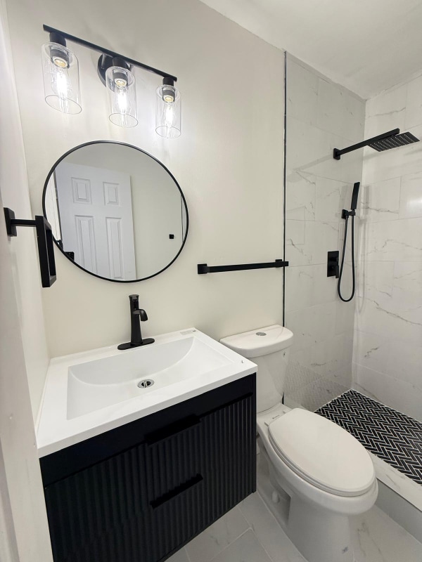 Photo - 320 University Blvd E House