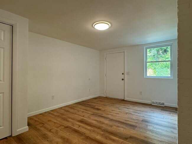 Foto del edificio - 223 Evergreen Ave