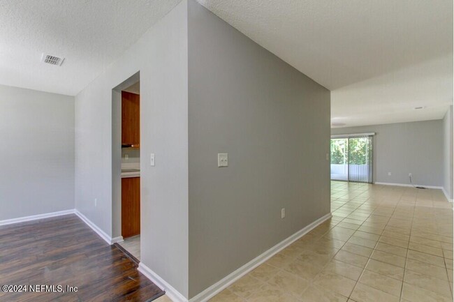 Building Photo - 13477 Ashford Wood Ct E