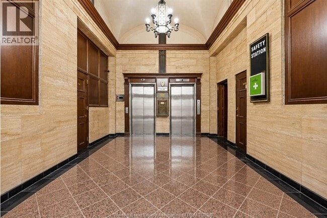 Building Photo - 267 Pelissier St