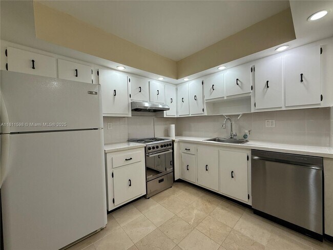 Foto del edificio - 600 Three Islands Blvd