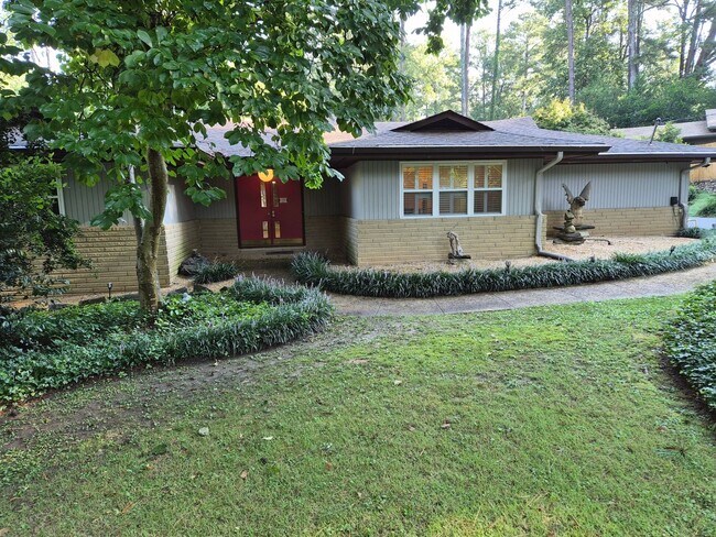 Photo - Charming 3BR Mid Century Modern House in A...