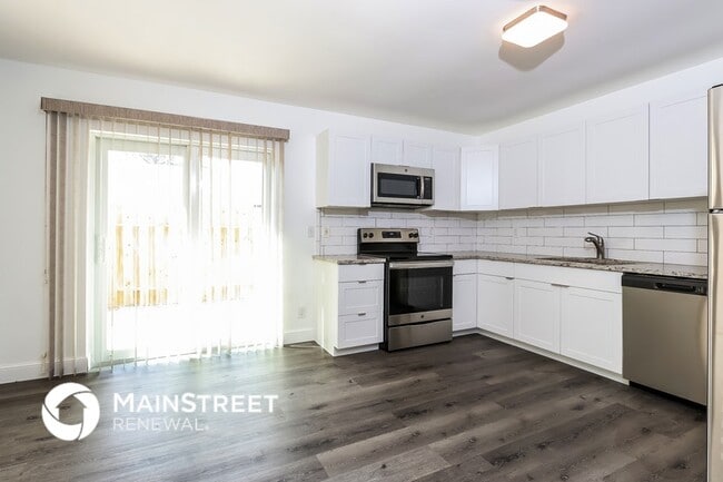 Building Photo - 3577 Lothair Ave
