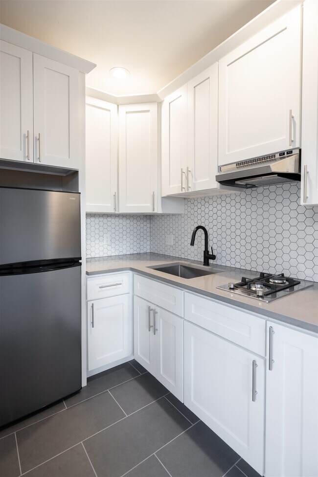 Building Photo - 158-161 Saint Botolph Unit 8