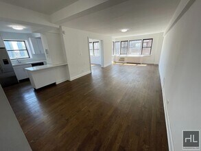 Building Photo - 5 AVENUE