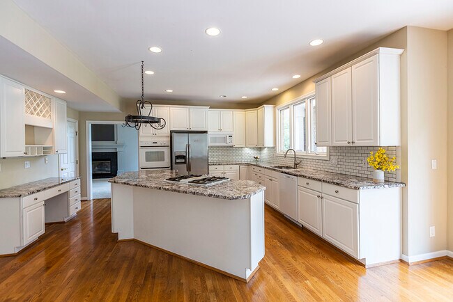 Building Photo - 9275 Johnston Ln