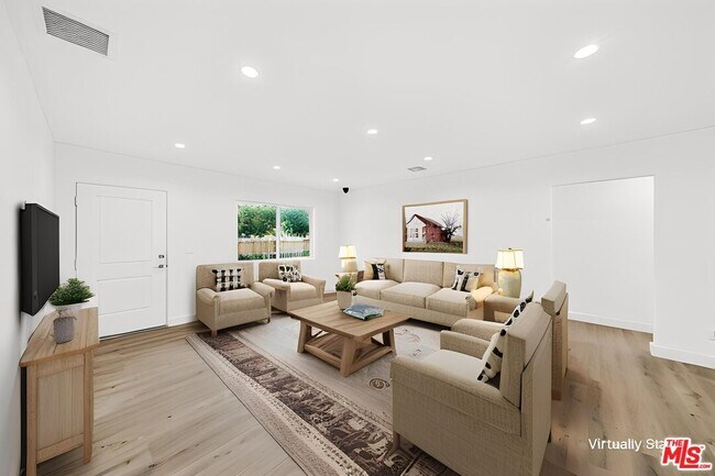 Foto del edificio - 17623 Burbank Blvd