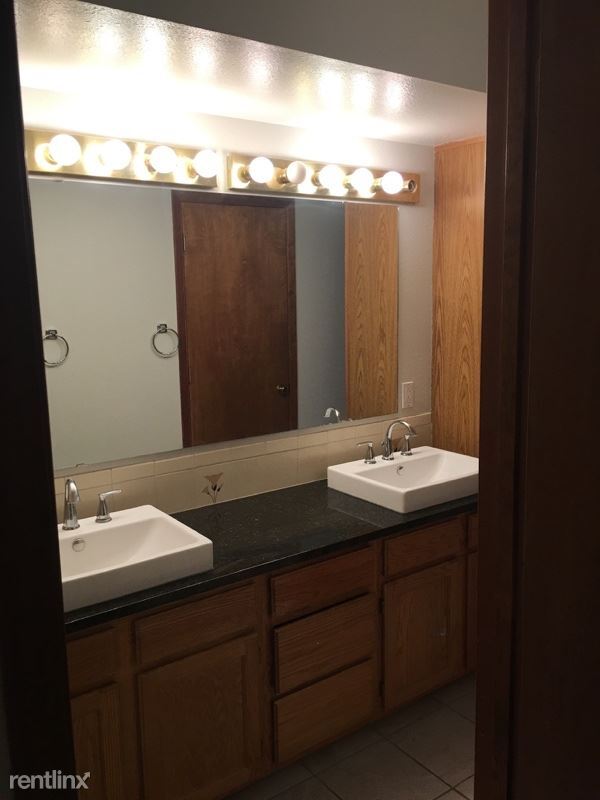 Foto principal - 3 br, 2.5 bath Townhome - 9 Los Arboles Dr
