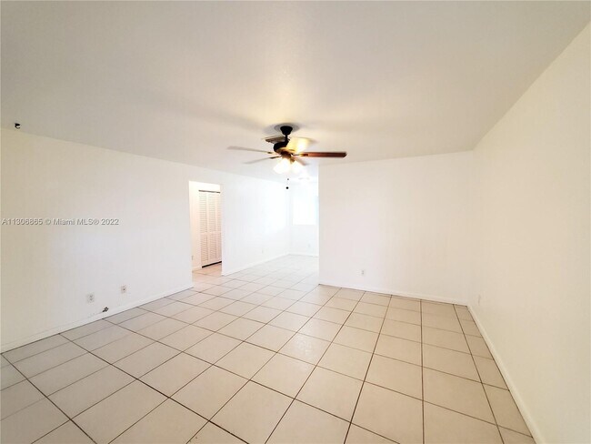 Building Photo - 4715 SW 43rd Terrace