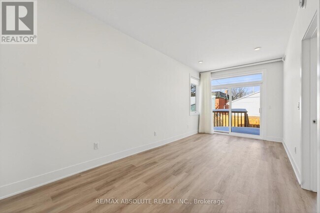 Photo du bâtiment - 181 Columbus Ave