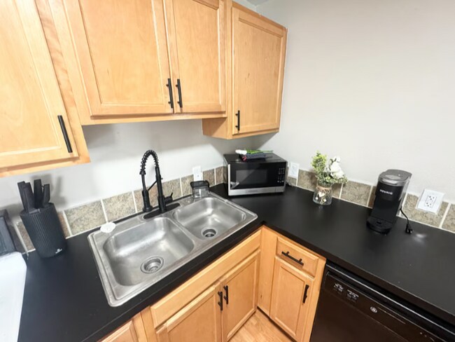 Foto del edificio - 316 E Brookside St