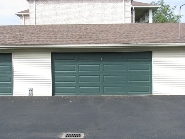 Building Photo - 7404 Eisenhower Dr