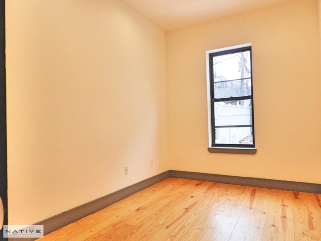 Foto del edificio - 570 Evergreen Ave