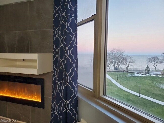 Foto del edificio - 11820 Edgewater Dr