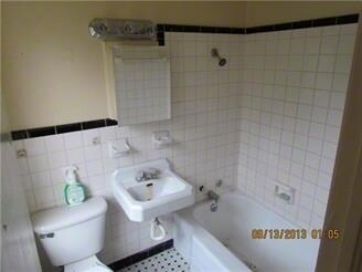 Baño interior de 2013 - Glendale Apartments