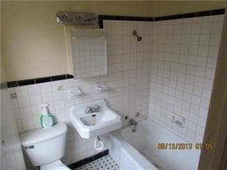Interior Restroom 2013 - Glendale Apartments