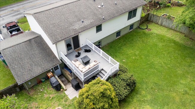 Foto del edificio - Spacious Home with Amazing Fenced Yard in ...