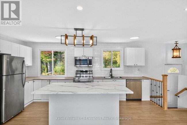 Building Photo - 556 Champlain Rd